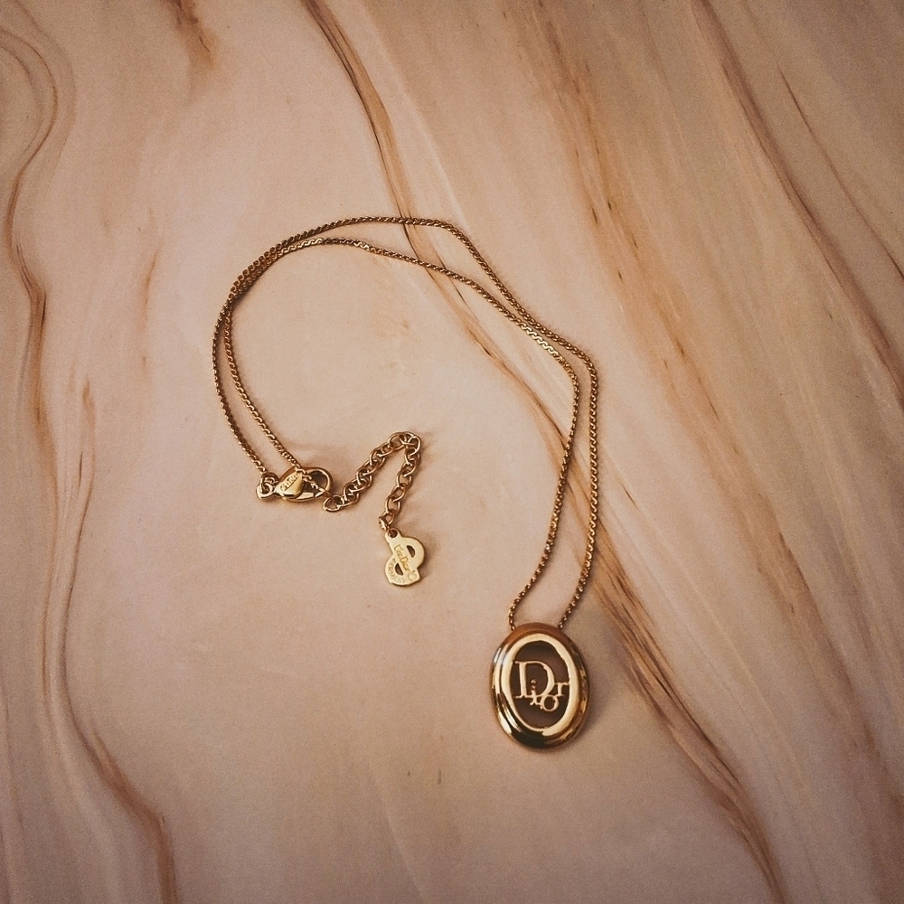 💥 Dior Vintage Gold-Tone Pendant Necklace – Timeless Luxury - Pristine - Picture 8 of 10